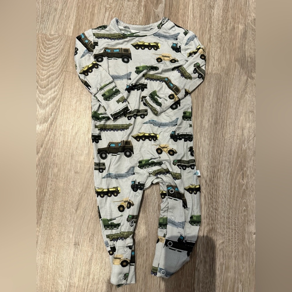 Posh peanut one piece, 6-9mo, military print.